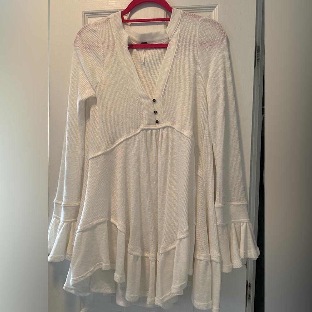 Free People tunic NWOT . Beautiful and perfect for spring 🌺 SizeS Generous fit.